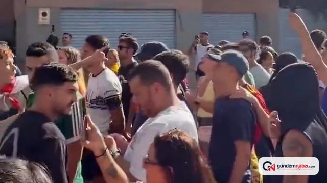 İspanya'da Kızılhaç araçlarına halktan engelleme