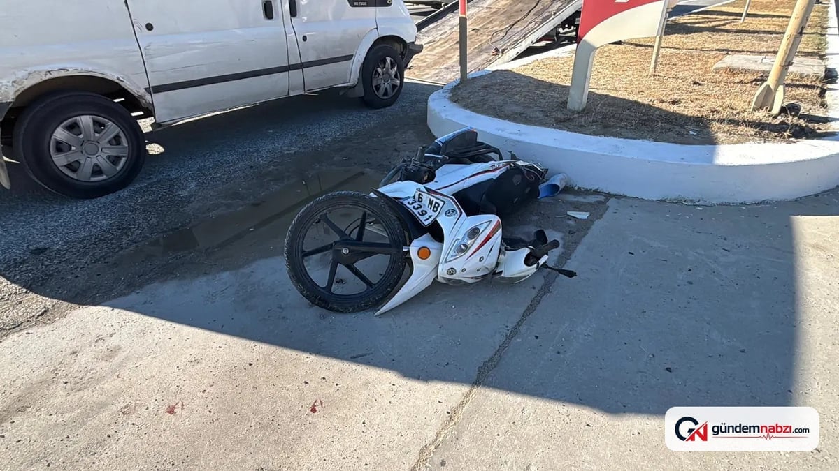 Bursa'da Minibüs motosiklete çarptı: 2 yaralı