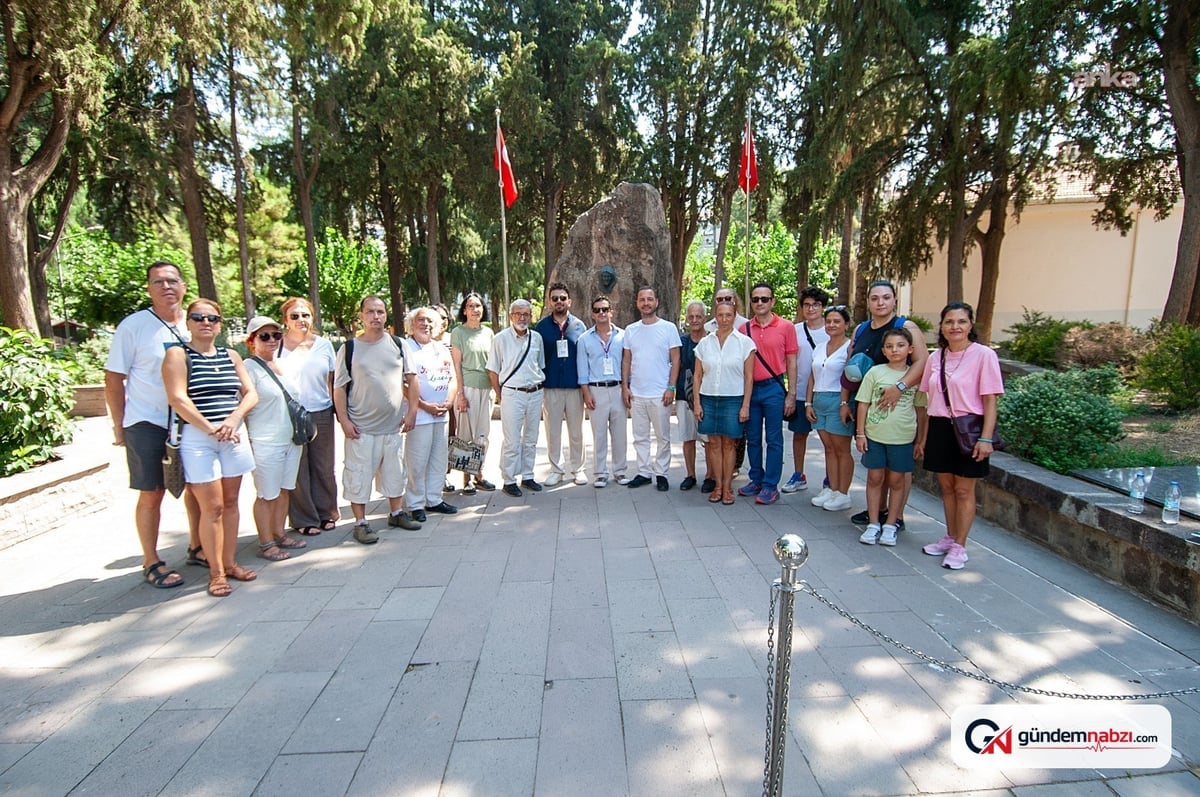 İzmir'de 'Atatürk'ün Adımlarıyla Karşıyaka' turları başladı