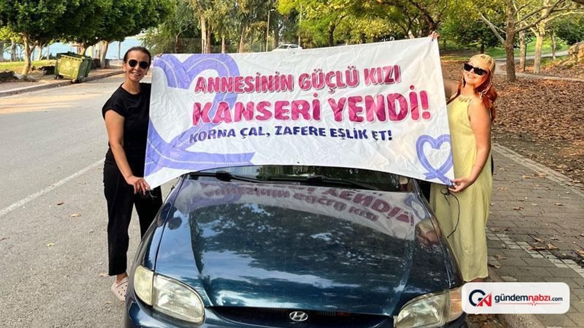 Meme kanserini yenen hemşire, annesiyle konvoyla kutladı