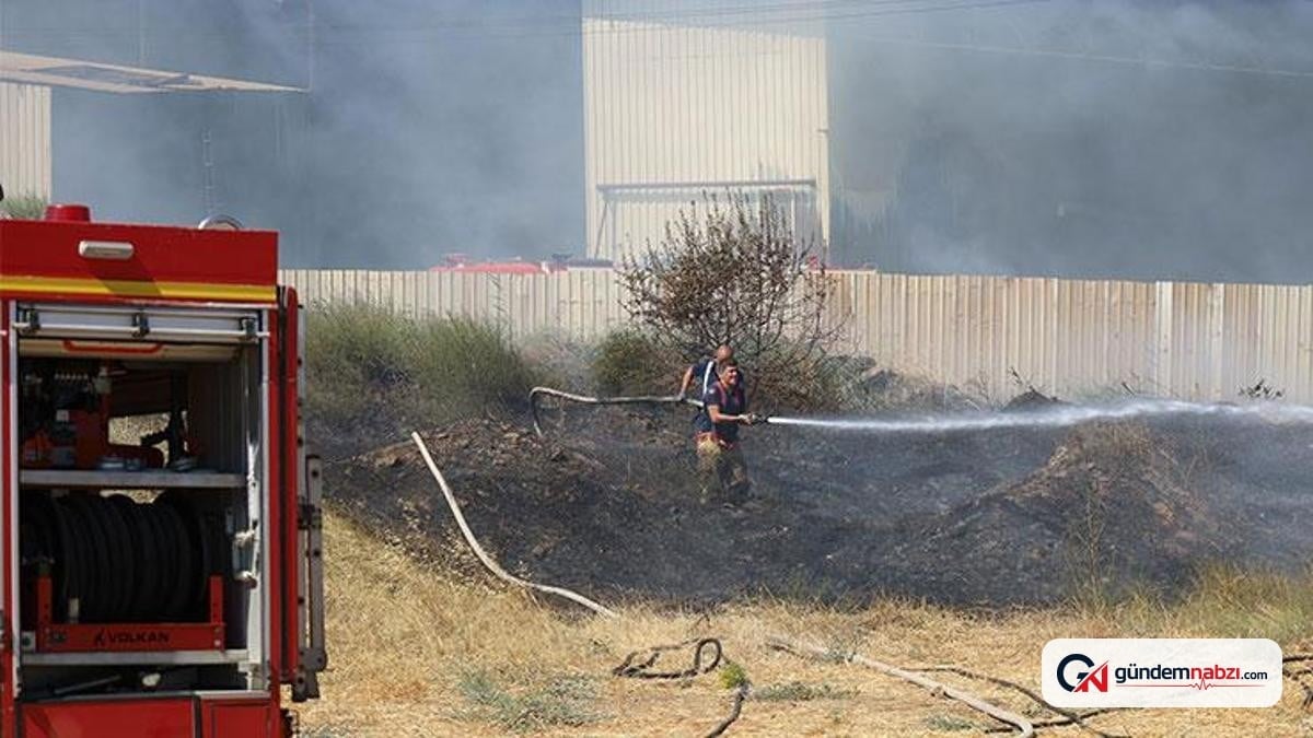 Manisa'da ot yangını kağıt fabrikasına sıçradı