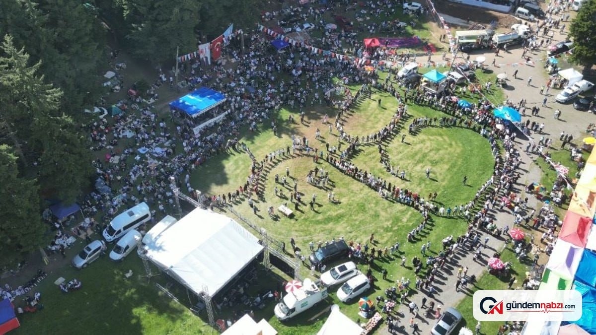 Artvin'de 60 bin kişilik horon halkası oluştu