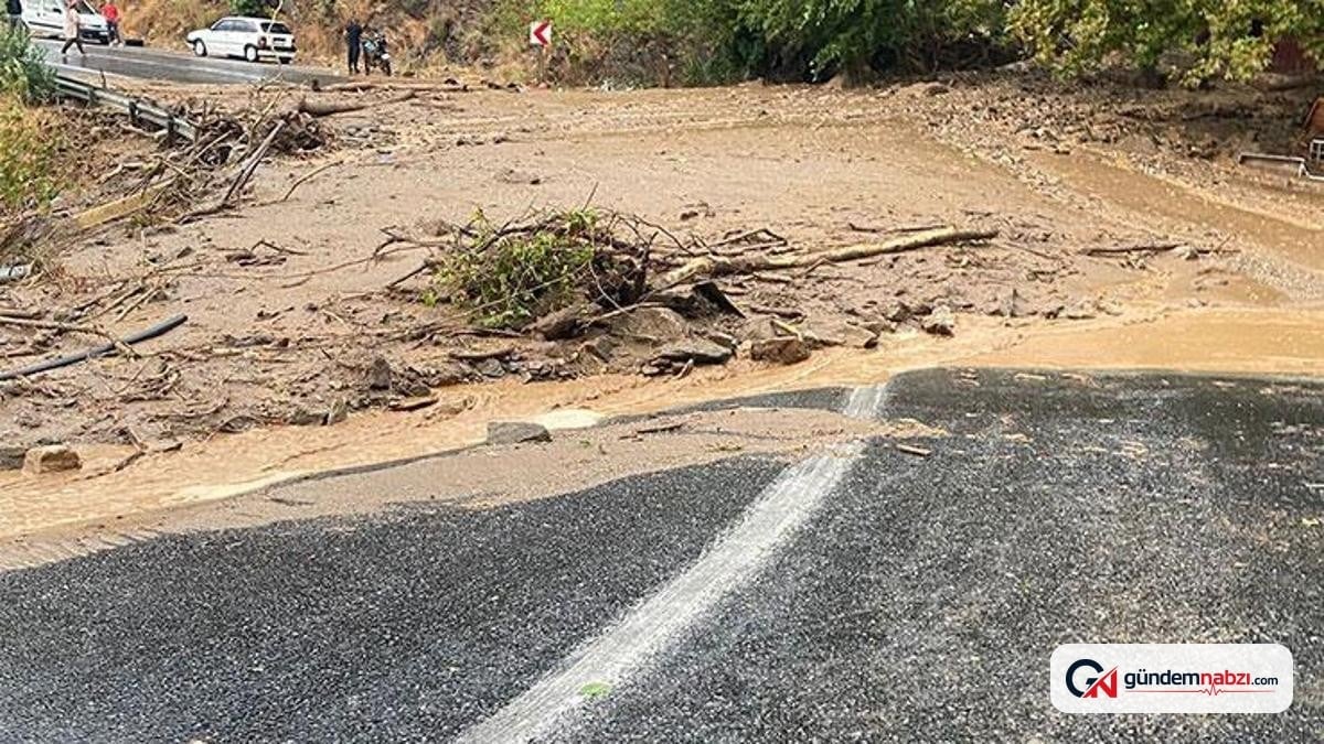 Mersin-Antalya Yolu heyelan nedeniyle kapandı