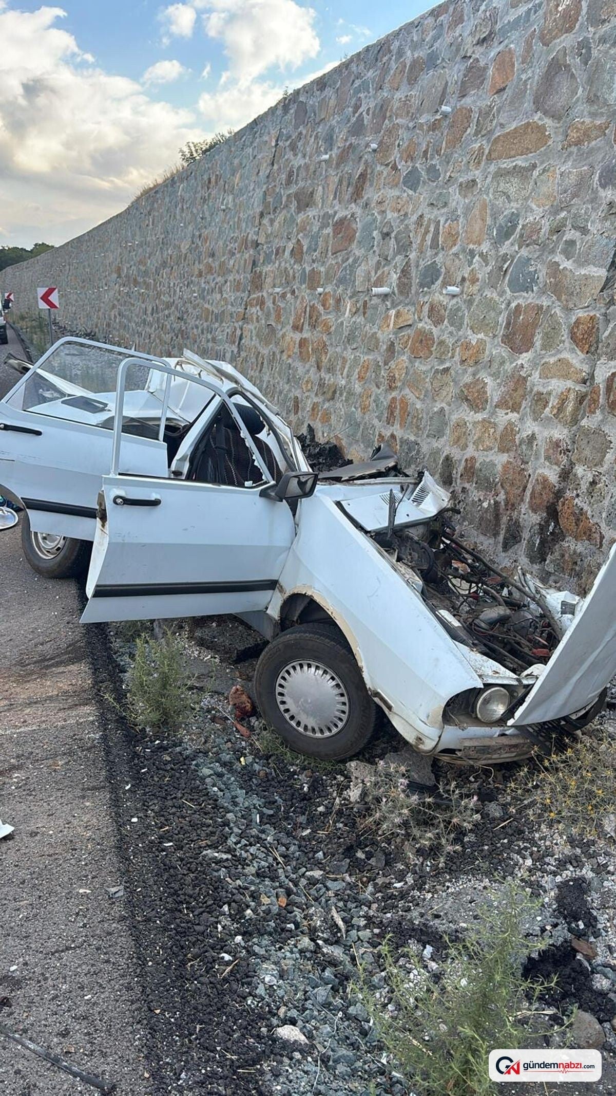 Çanakkale'de otomobil kazasında 1 ölü, 2 yaralı