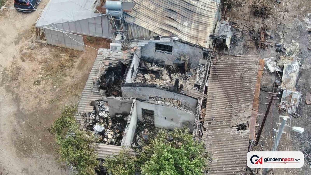 Antalya Muratpaşa'da yangın evi ve depoları yaktı
