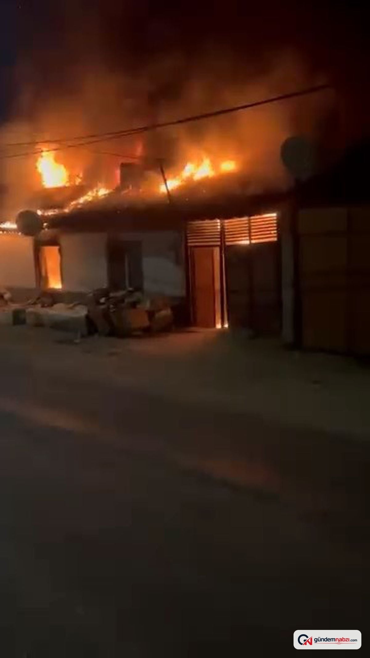 Bursa Karacabey'de ev yangını çıktı