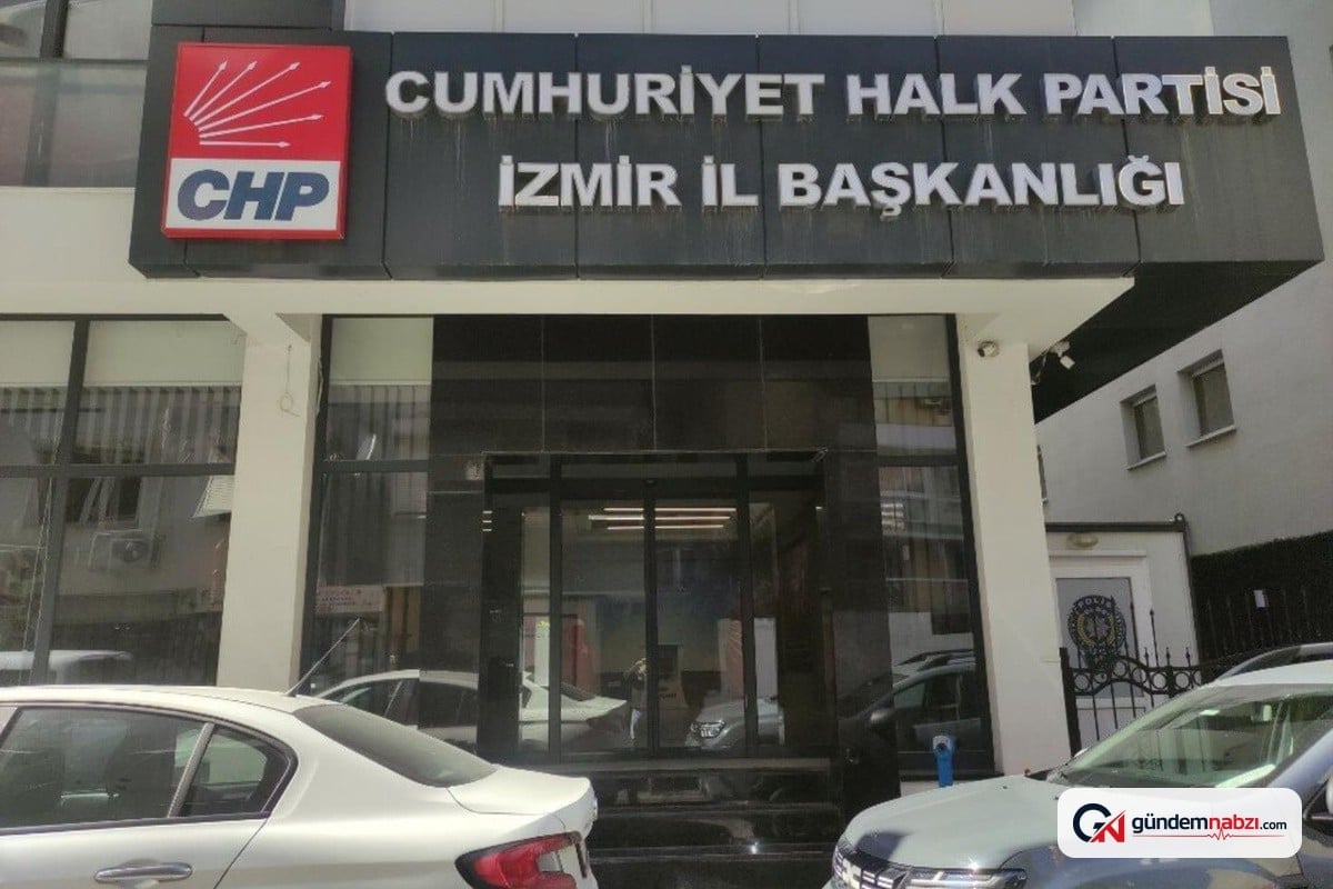 İzmir'de CHP'li 3 ilçe başkanı görevden alındı