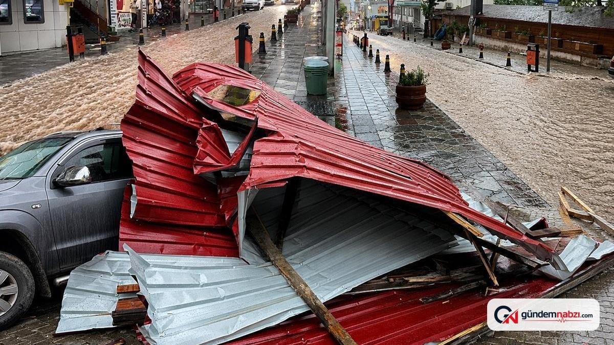 Artvin'de fırtına ve şiddetli yağış hasara yol açtı