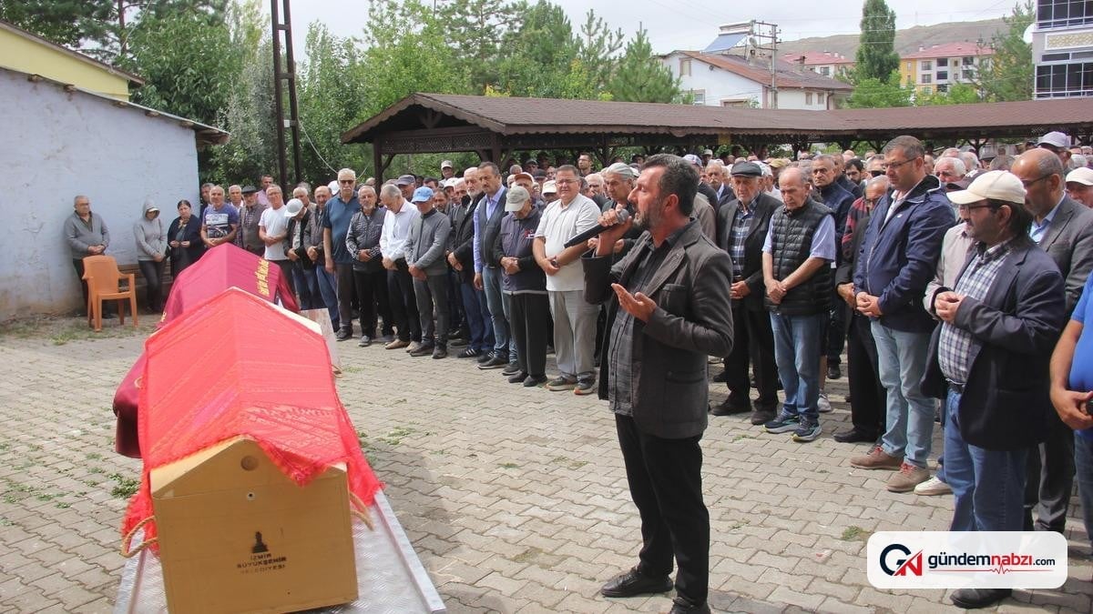 İzmir'de ölen gurbetçi çift Sivas Zara'da defnedildi