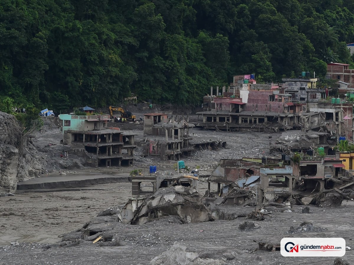 Himalaya buzulu çökmesi sonucu ölü sayısı 800'e yaklaştı