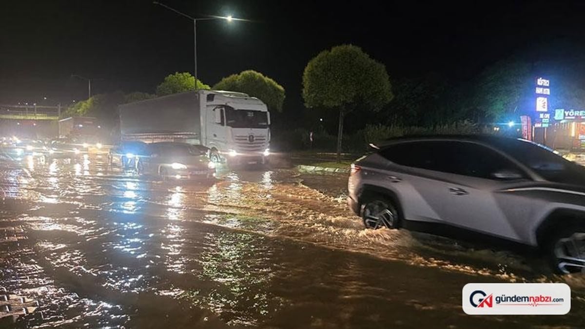 Ordu'nun Fatsa ilçesinde sağanak yağış ulaşımı aksattı