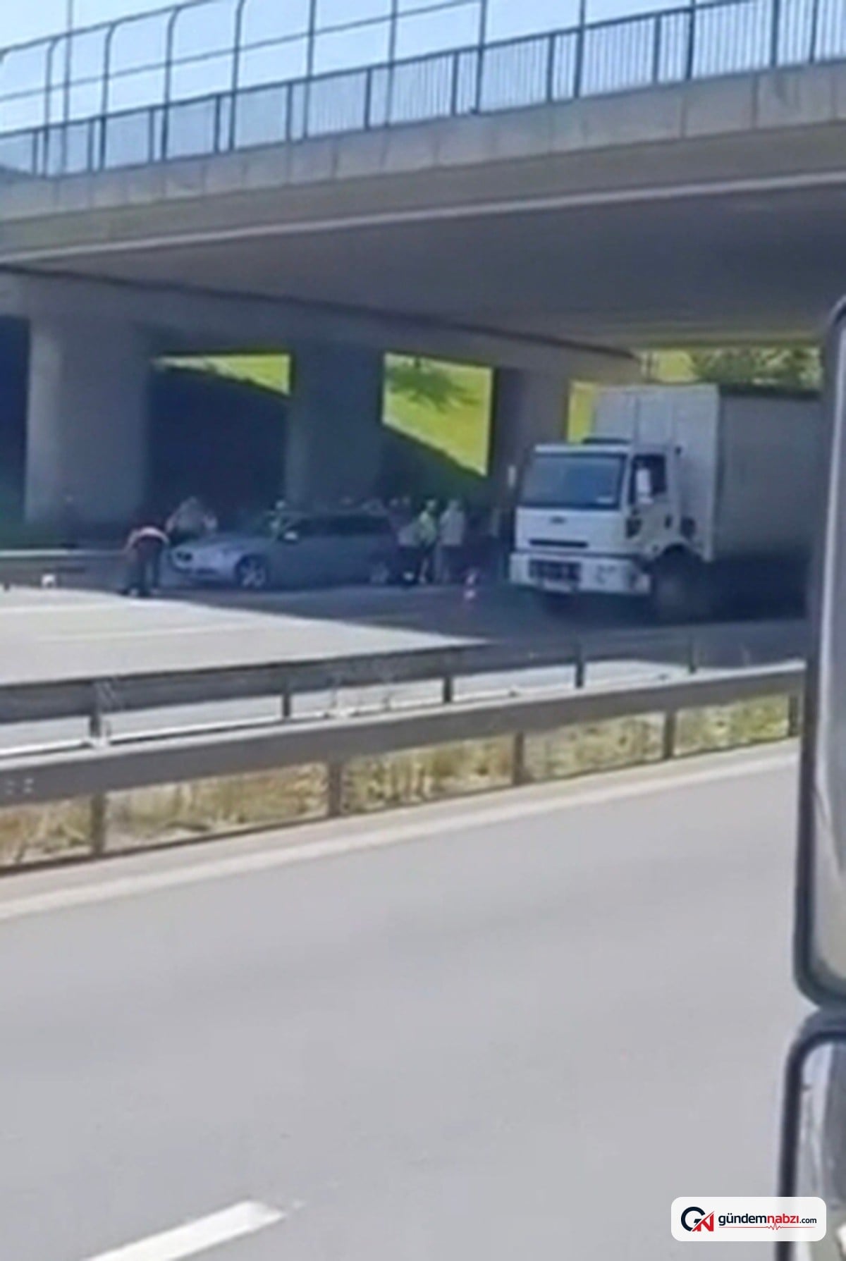 İstanbul'da otomobile çarpan motosiklet sürücüsü öldü