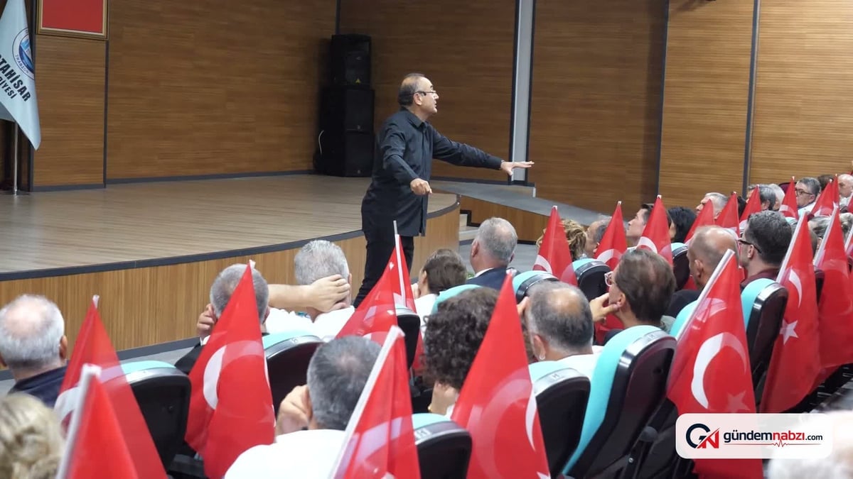 Sunay Akın, Ortahisar'da Zafer Bayramı etkinliğinde tarihi anlattı