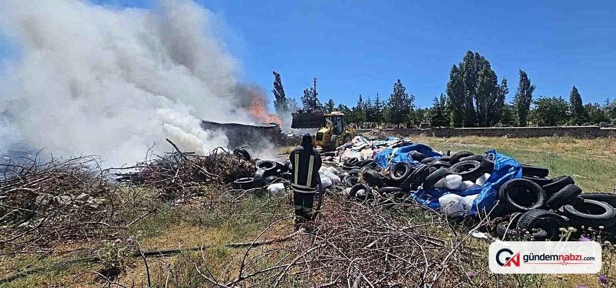 Kayseri Tomarza'da lastik yangını söndürüldü