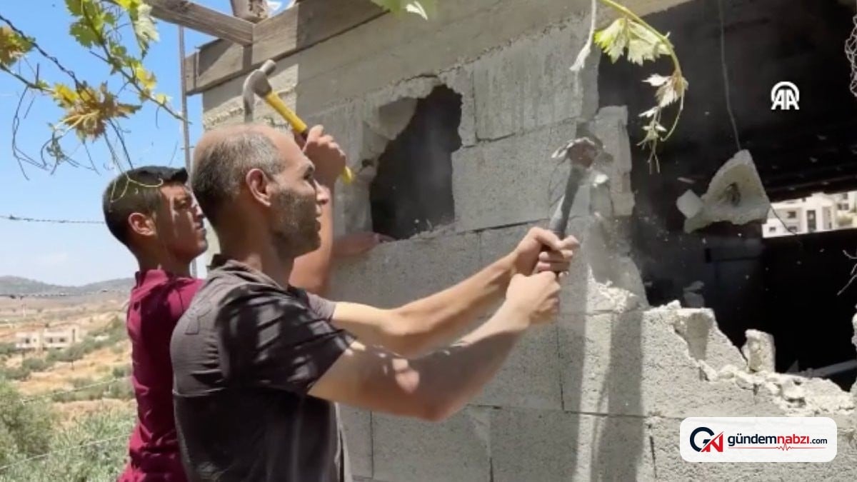 İsrail'in baskısıyla evlerini kendi elleriyle yıktılar