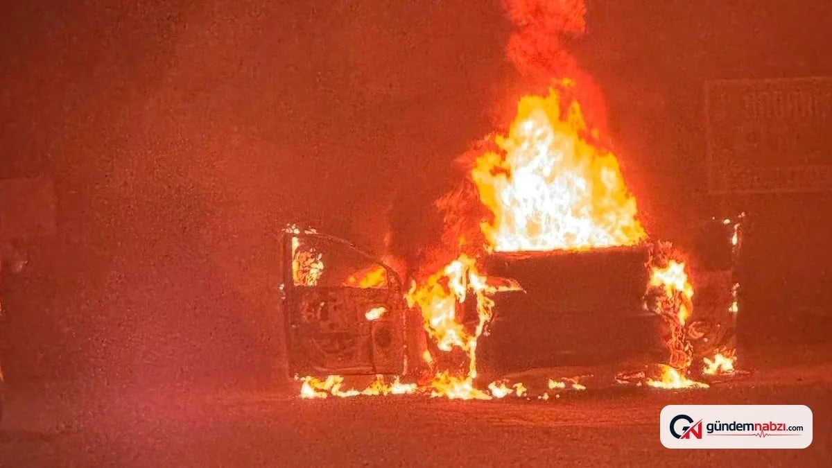 Antalya Alanya'da yangın çıkan otomobil kullanılamaz hale geldi