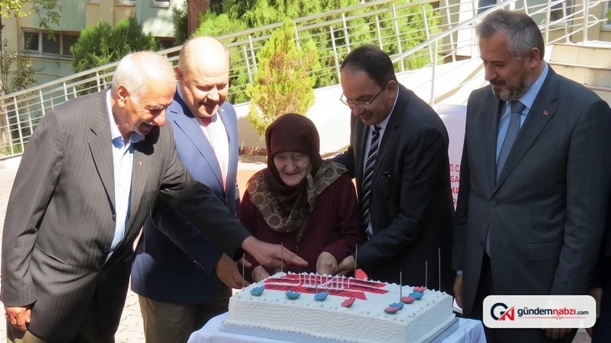 Samsun'da yaşlılara doğum günü pastası sürprizi