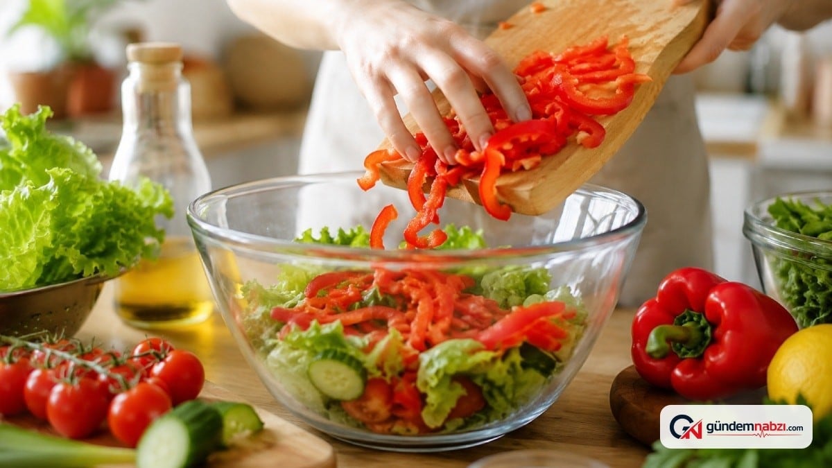 Kırmızı biber salatalarda en fazla C vitamini sağlıyor