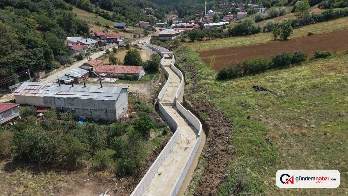 Ambar Deresi'ndeki ıslah çalışmalarında 1.100 metrelik duvar tamamlandı