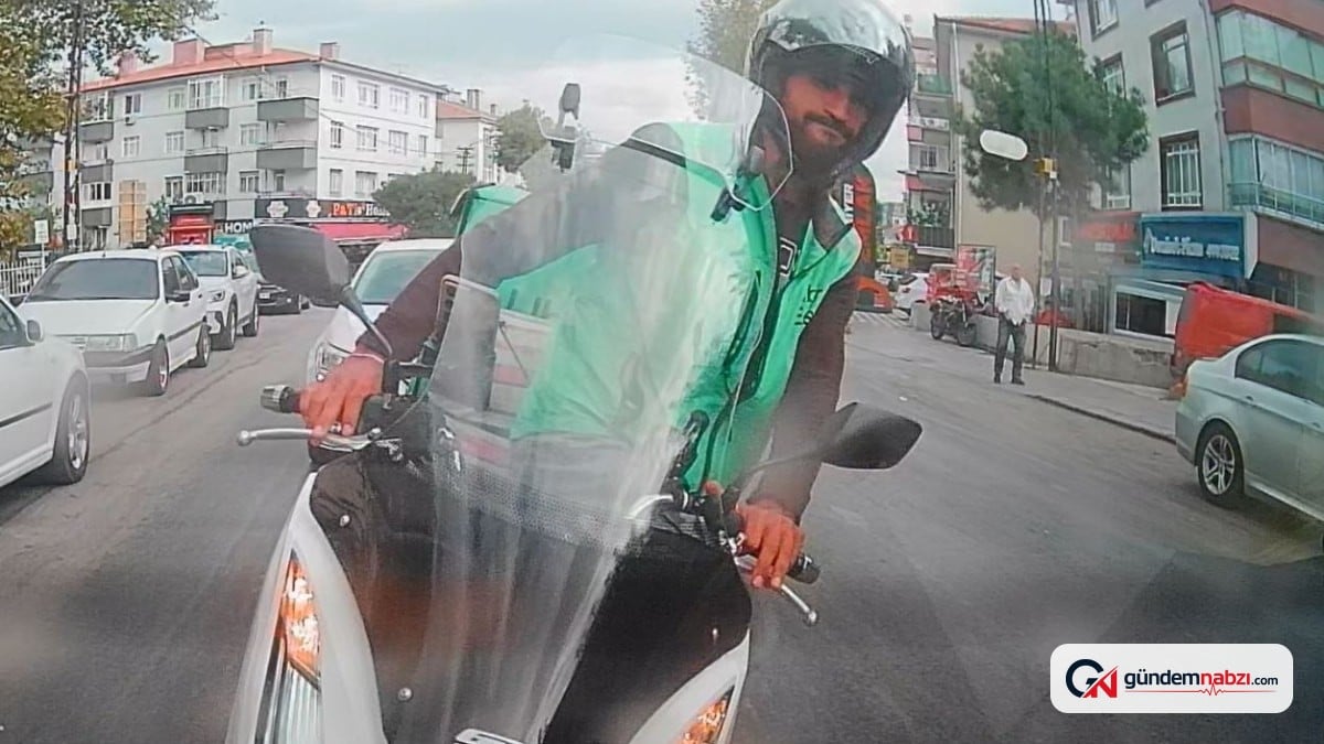 Ankara'da motokurye, arkadaşına el işareti yaparken kaza yaptı