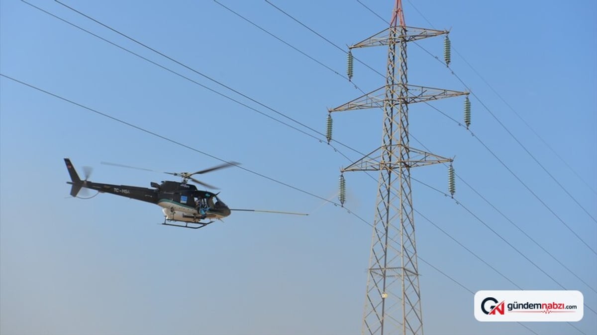 TEİAŞ helikopterle elektrik hatlarını enerji kesmeden bakıyor
