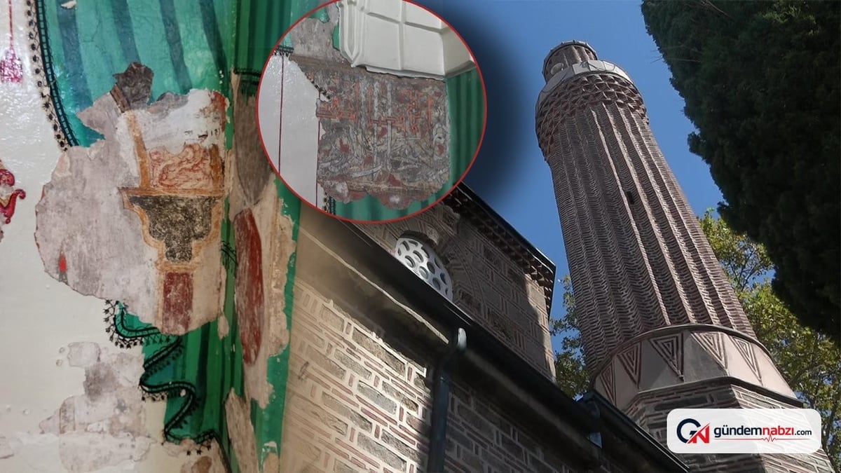 Bursa'daki Tuz Pazarı Camii'nde 550 yıllık bezemeler ortaya çıktı