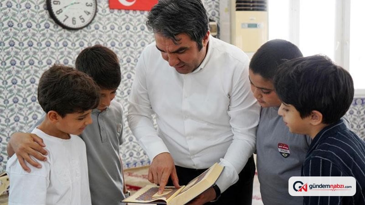 Antalya'da imam Gökhan Çoban Gençler için kitap yazdı