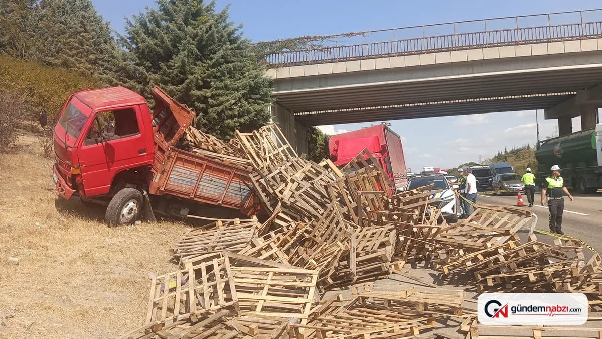 Bursa'da emniyet şeridinde kamyonete çarpan sürücü gözaltına alındı