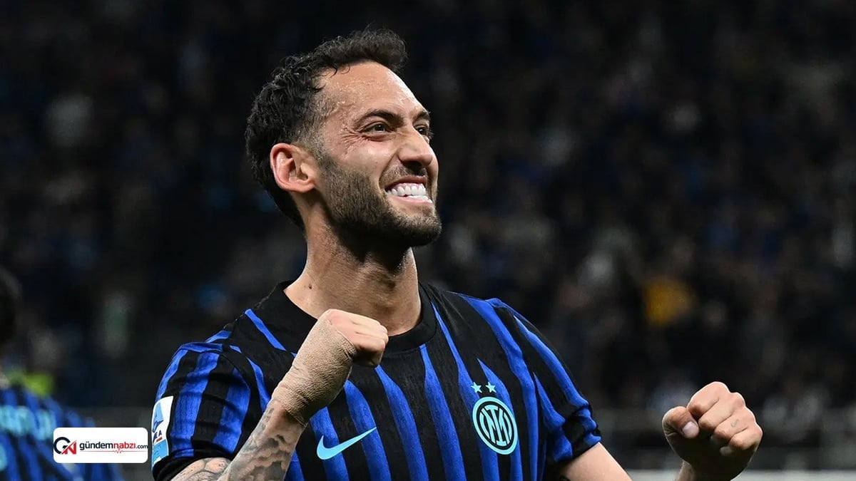 Hakan Çalhanoğlu İtalya Serie A'da yılın takımına seçildi