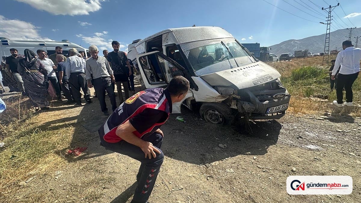 Hakkari'de düğün minibüsü kaza yaptı: 20 yaşındaki kadın öldü