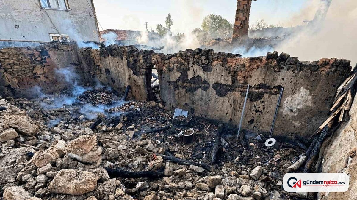 Kırıkkale'de bağ evi ve samanlık yandı