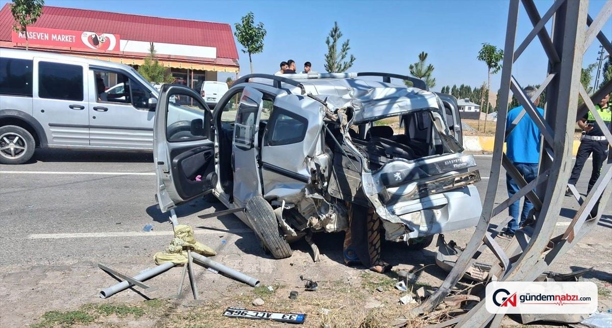 Ağrı Patnos'ta iki araç çarpıştı: 4 yaralı