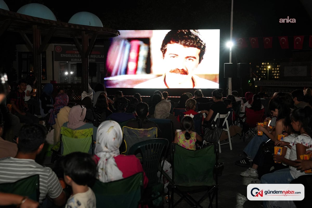 Ankara'da Hababam Sınıfı filmiyle açık hava sinema keyfi yaşandı