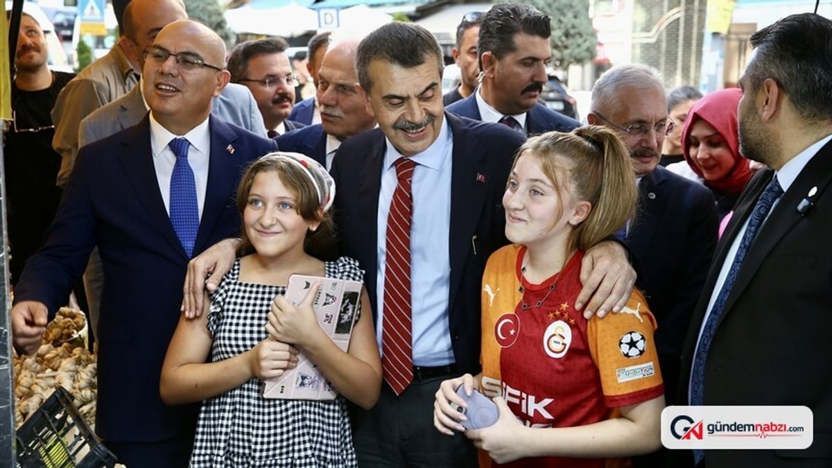 Bakan Tekin: Okullarda demokrasi ve insan hakları etkinlikleri yapılacak