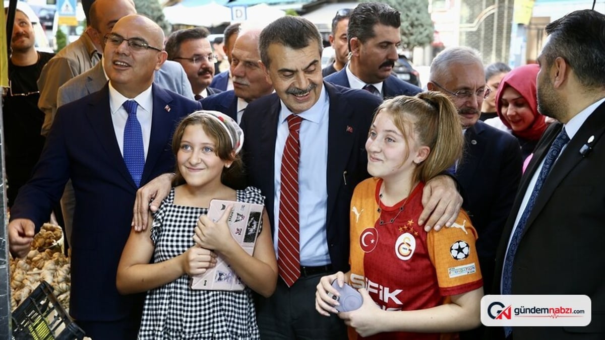 Bakan Tekin: Okullarda demokrasi ve insan hakları etkinlikleri yapılacak