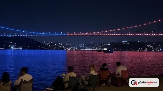 FSM Köprüsü, Dünya Omurilik Felçlileri Günü için turuncu ve maviye büründü