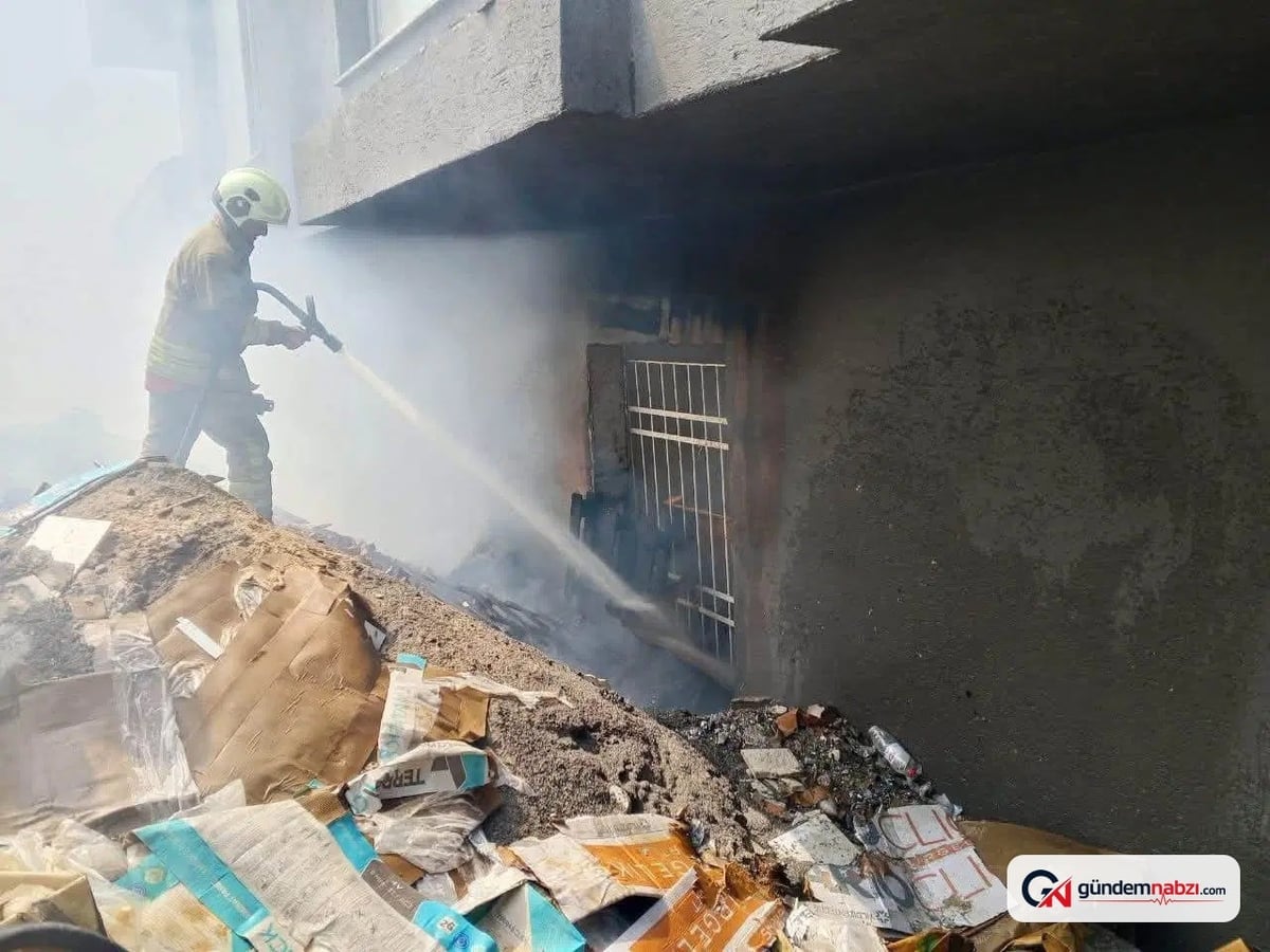 Hatay'da inşaat alanında çöp yangını çıktı