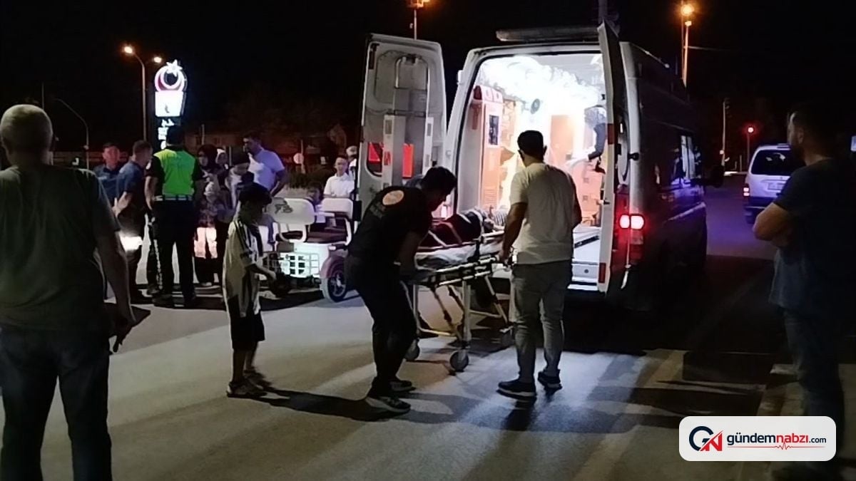 Çorum'da otomobil ile elektrikli motosiklet çarpıştı: 3 yaralı