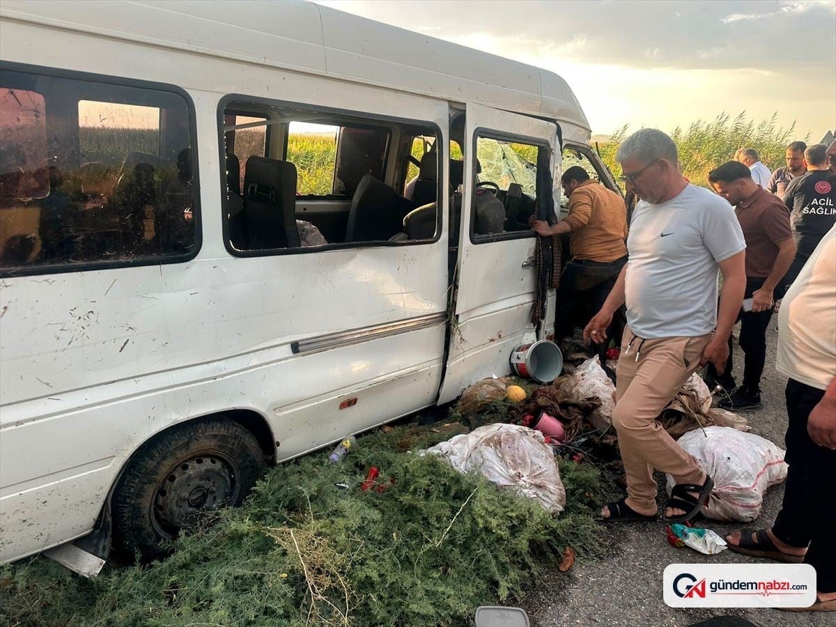 Şanlıurfa'da tahliye kanalına düşen minibüsteki 15 kişi yaralandı