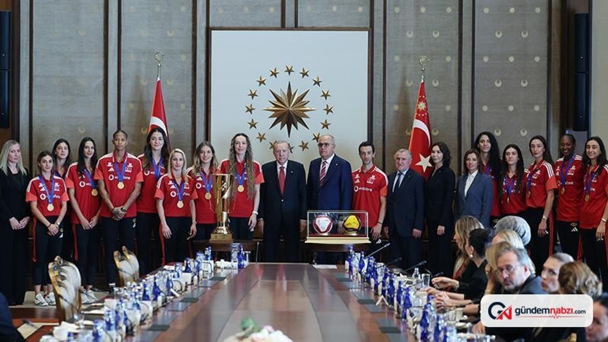 Cumhurbaşkanı Erdoğan, A Milli Kadın Voleybol Takımı'nı kabul etti