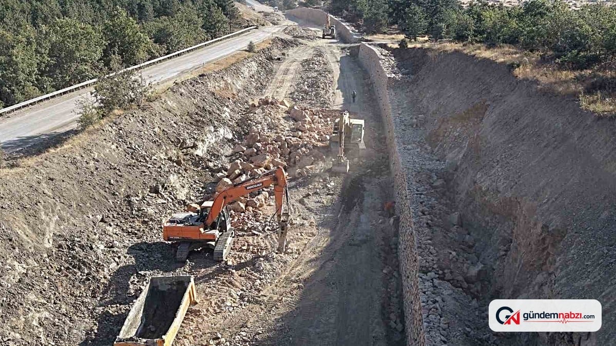 Sarıcakaya yolunda çöken duvar onarıldı
