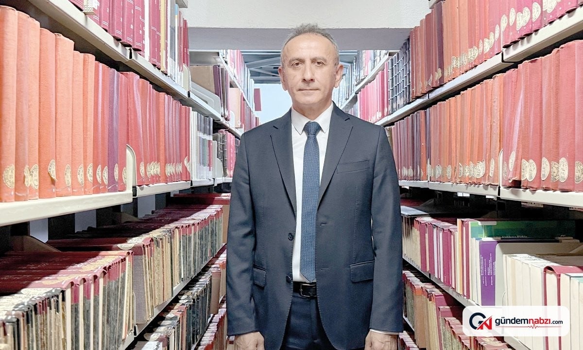 Ramazan Minder 28 Şubat döneminde atılan kitapları kurtardı