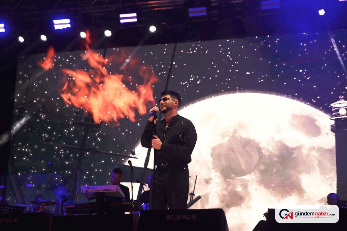 Manisa kurtuluş kutlamalarında Semicenk konser verdi