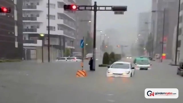 Japonya'nın Nagoya kentini sel vurdu