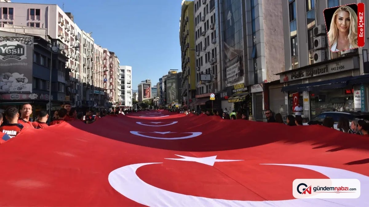 İzmir, kurtuluşunun 104. yılını coşkuyla kutladı