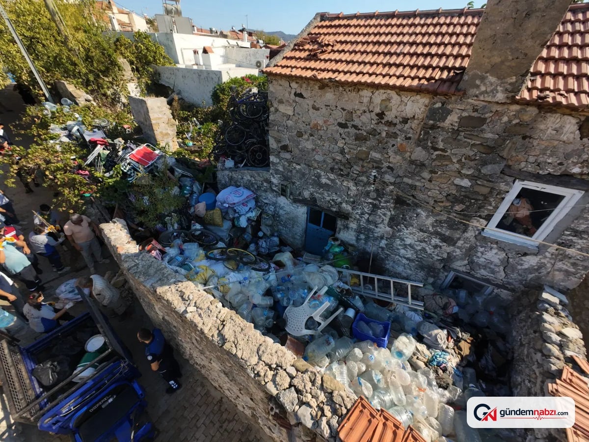 Muğla'da kötü koku yayan evden 5 ton çöp çıkarıldı