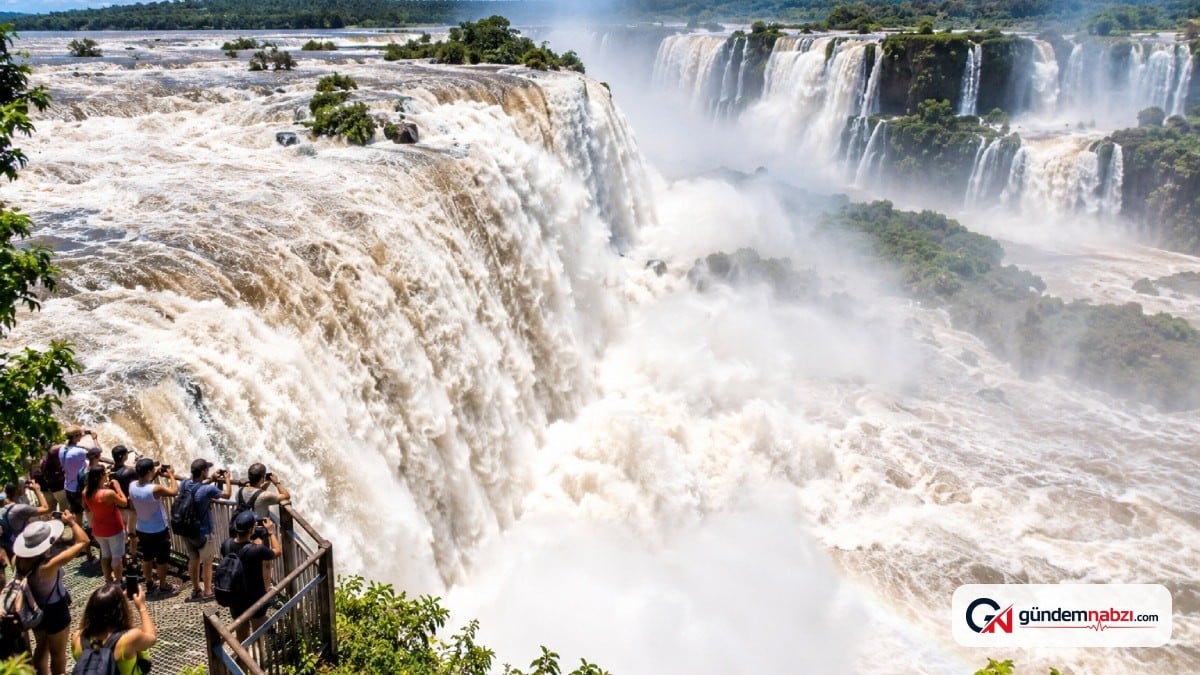 Iguazú Şelaleleri'nden saniyede 8,37 milyon litre su akıyor