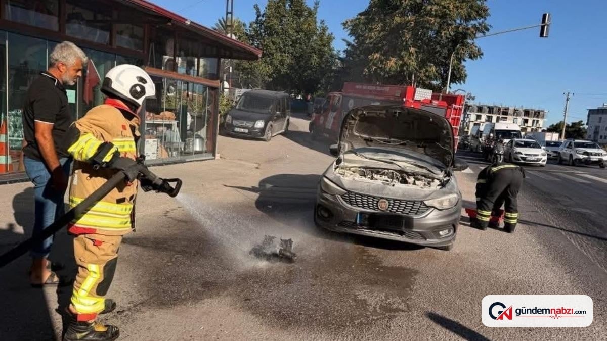 Belen'de otomobilin motorundan yangın çıktı