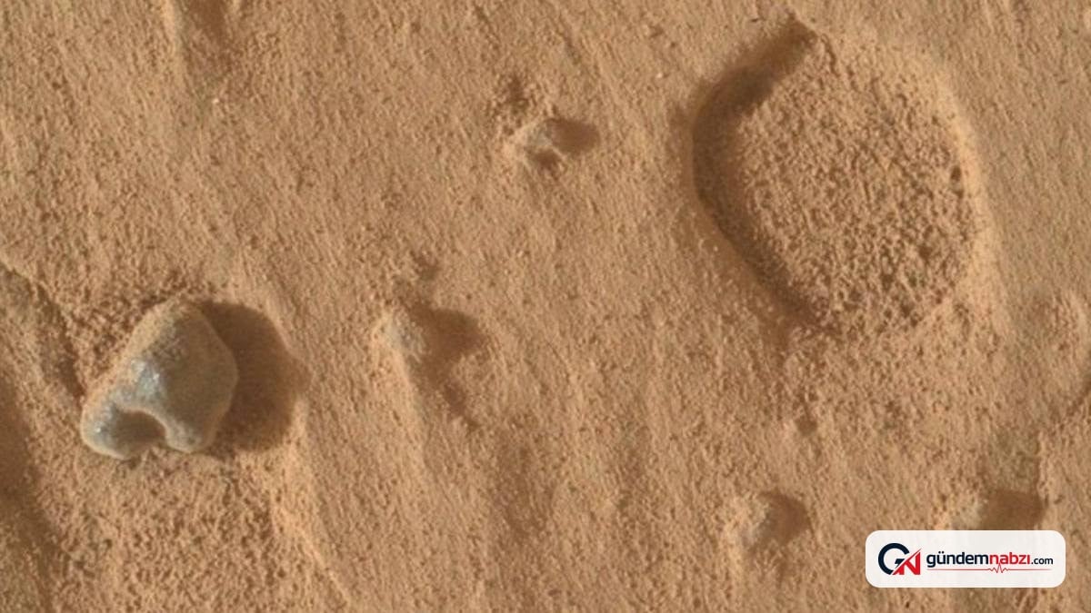 Mars'ta gizemli delikler keşfedildi