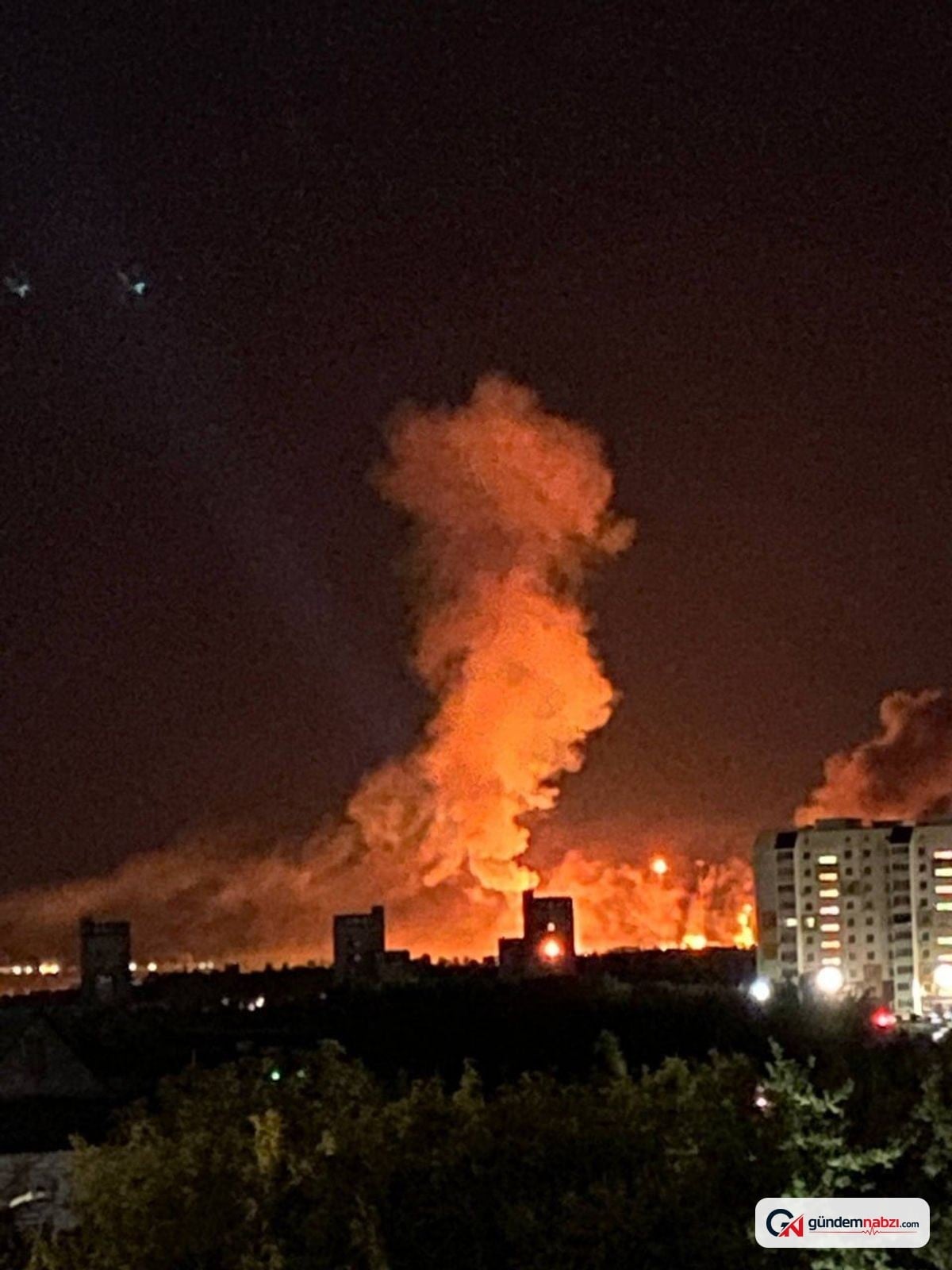 Ukrayna dronları, Saratov'daki Rus petrol rafinerisine ve Ozon deposuna saldırdı